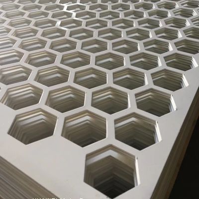 Hoja de acero galvanizado perforada de 1,5 m 1,6 m 1,7 m de longitud para uso decorativo